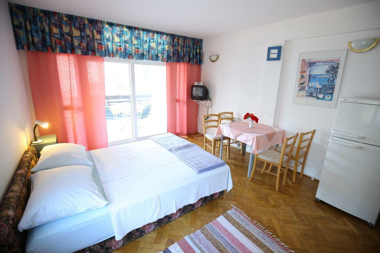 Paleka Apartment *