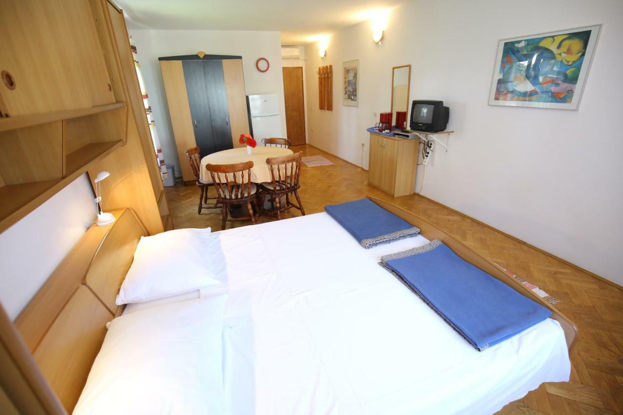 Apartment Paleka *