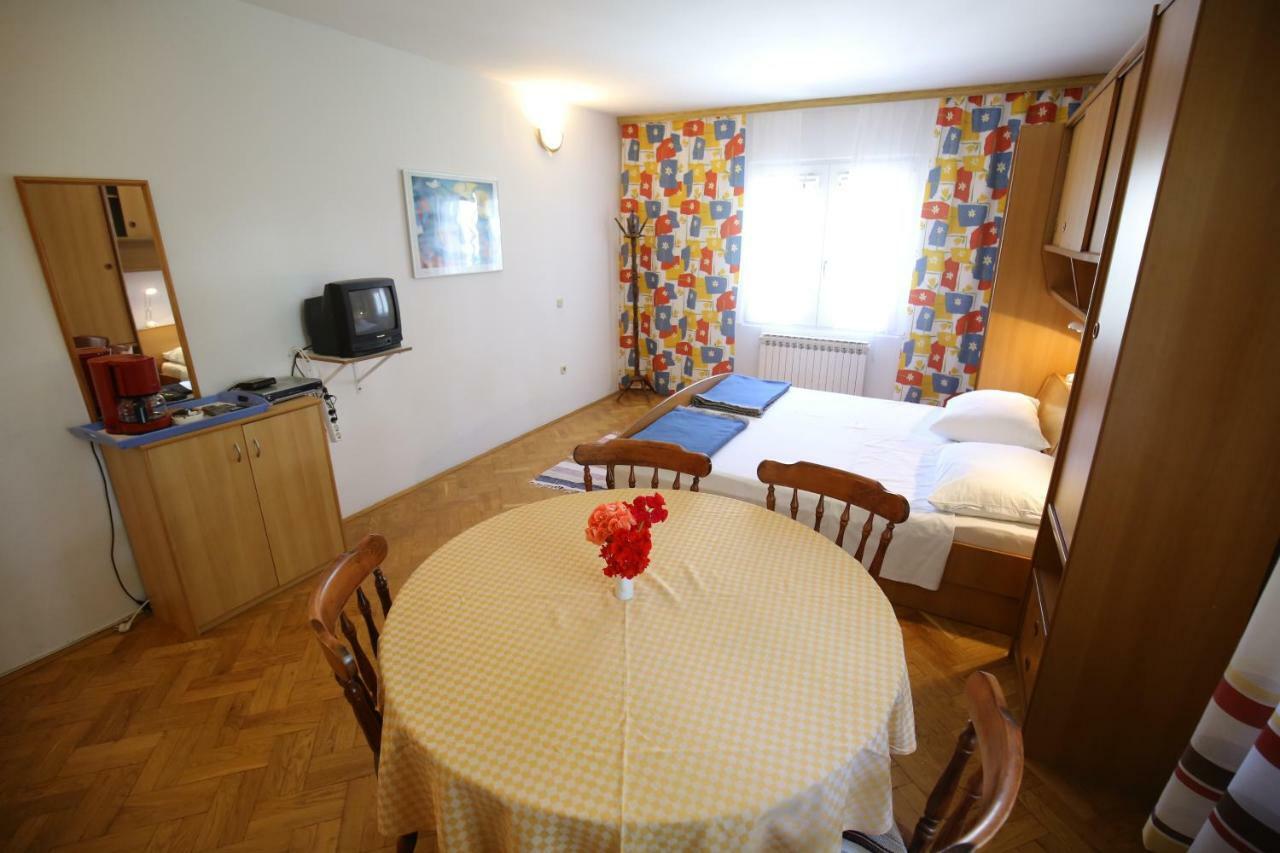 Paleka Apartment *