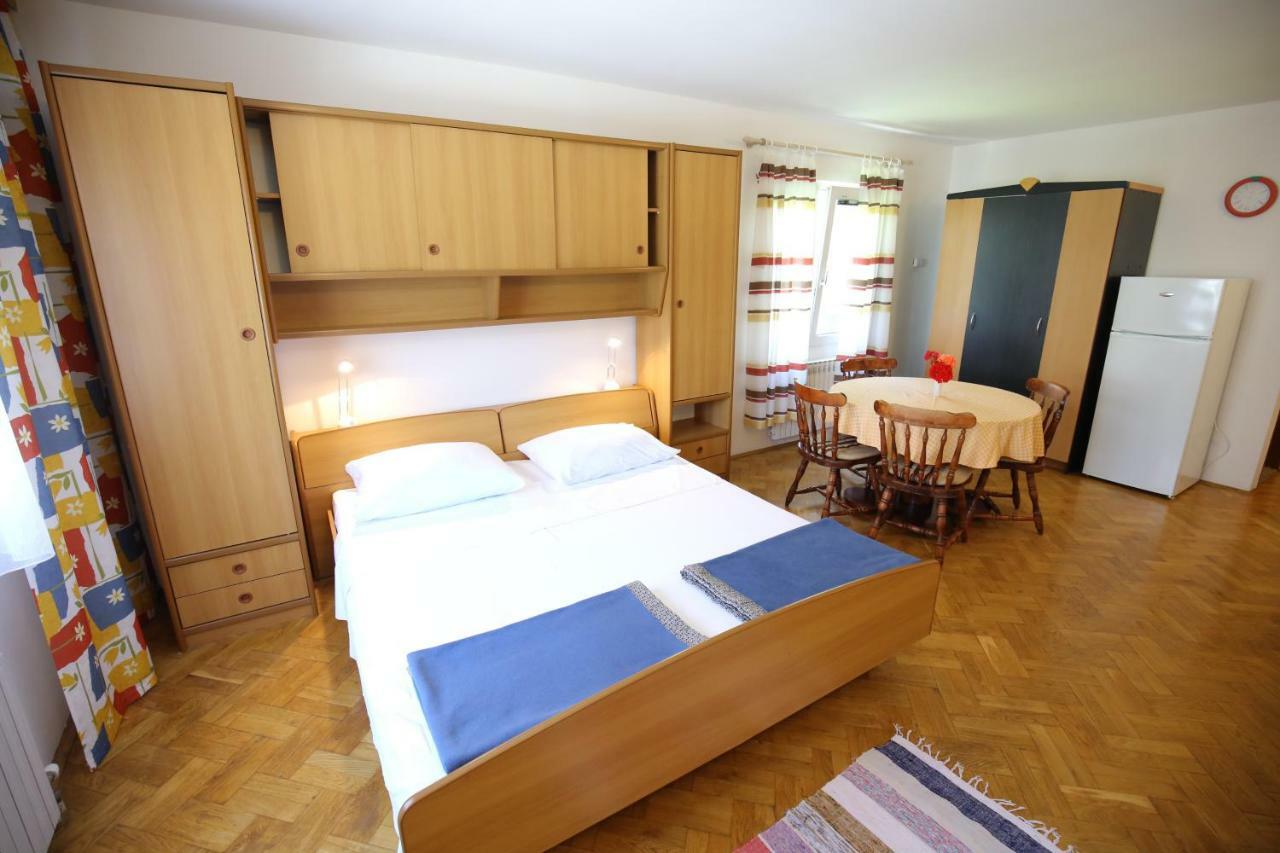 Apartment Paleka Petrcane