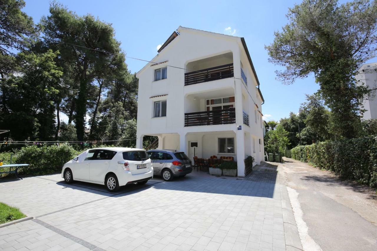 Paleka Apartment *